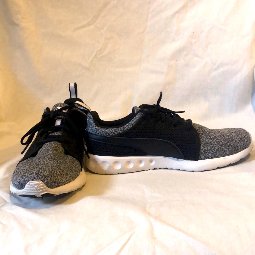 Black Puma Tennis Shoes